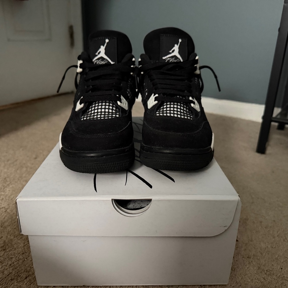 Jordan 4 retros Grade school Black and White Sneakers